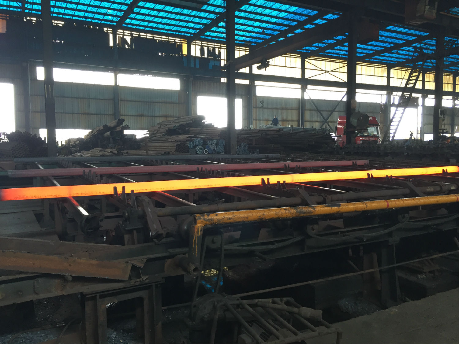 福州无缝钢管厂家生产线